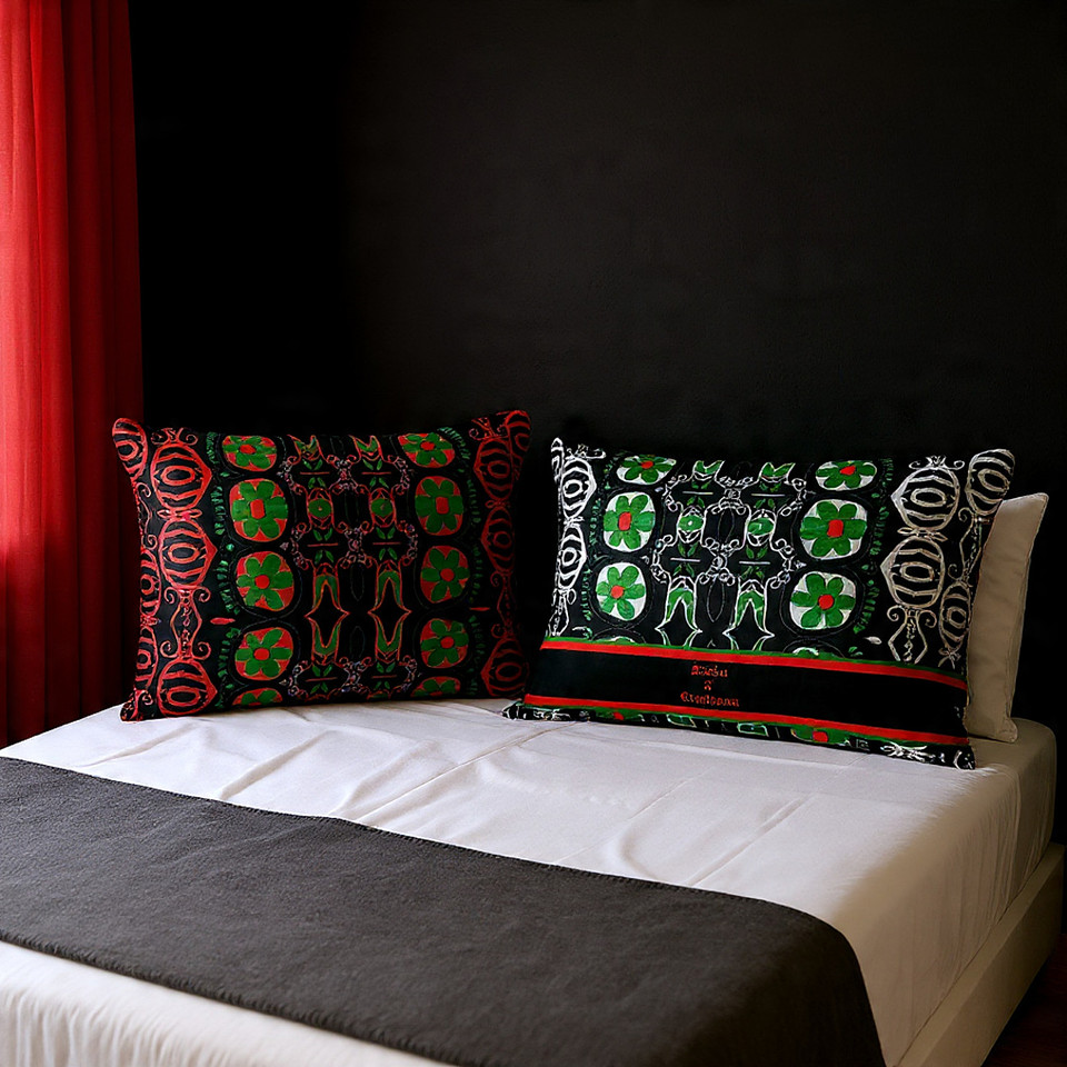 La Flor Verde: Brushed Polyester Accent Pillows