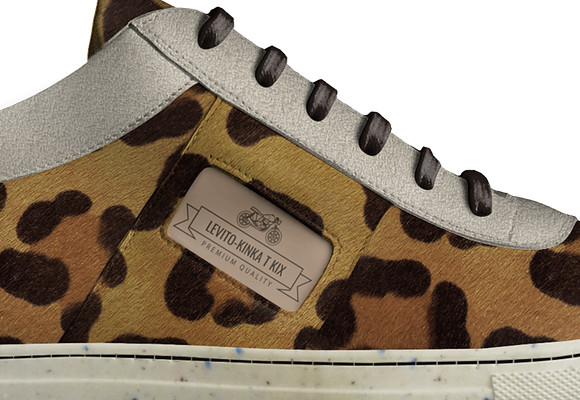 Minimal Low Top Sneakers: Levito