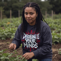 Decolonize Your Minds: Navy Blue (fs) - Basic Sweatshirt