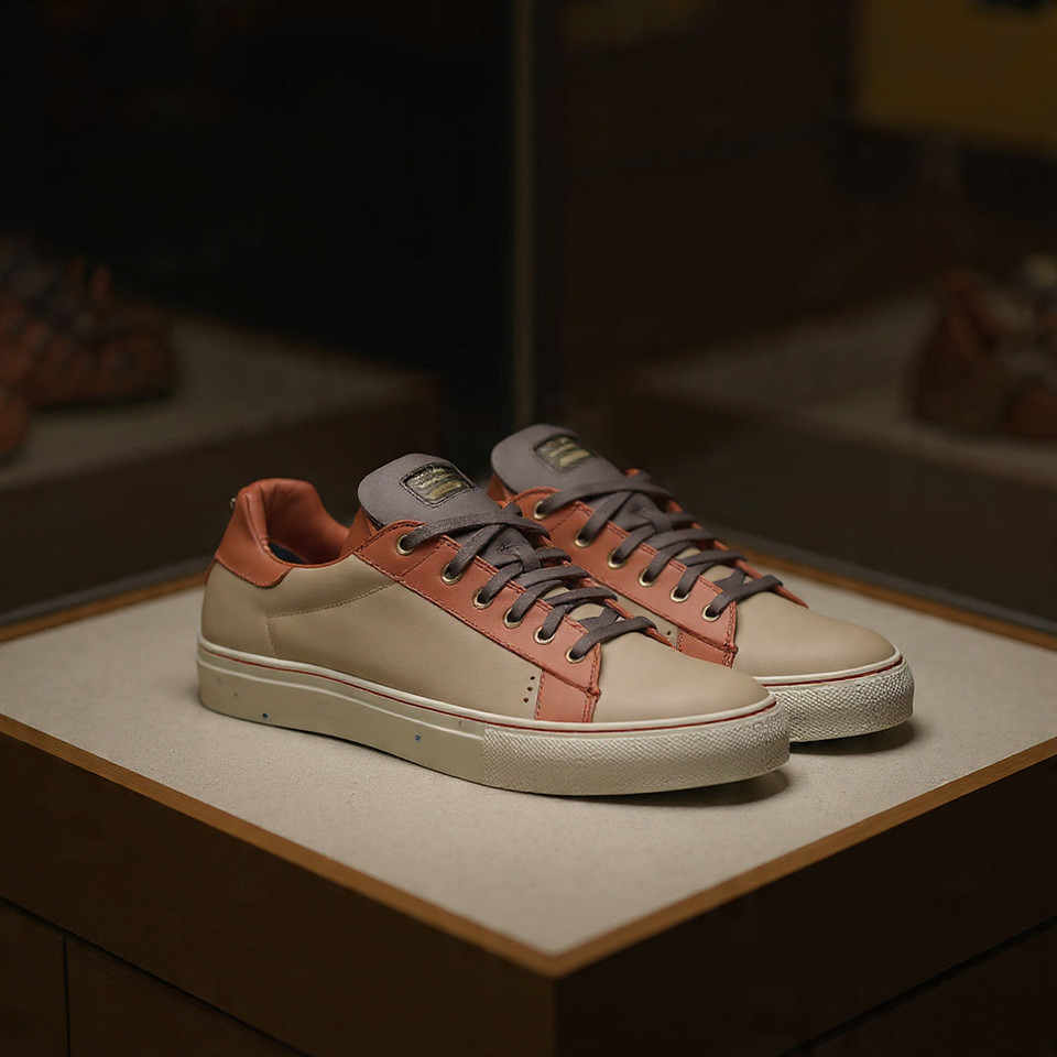 Tennis Low Tops (Tan/Redskin): B3AR