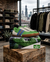 2 Eurph: Striped Indoor Soccer Style Shoes