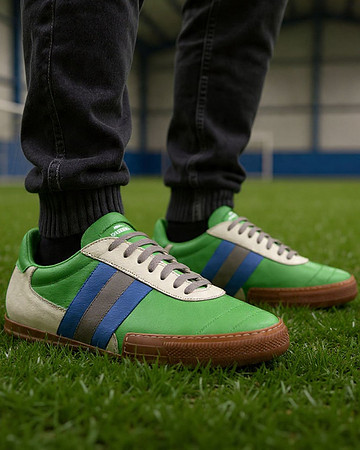 2 Eurph: Striped Indoor Soccer Style Shoes