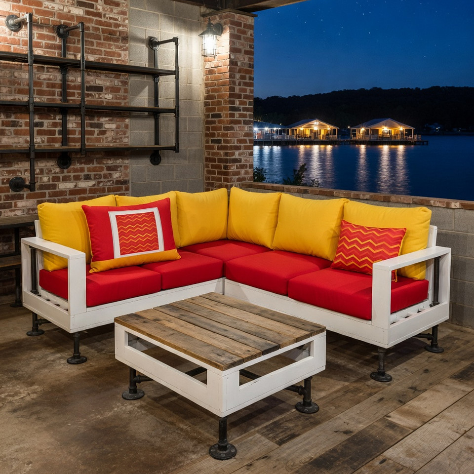 Outdoor Accent Pillow: Zig Zaggers