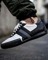 9 R8RZ: Striped Indoor Soccer Style Shoes