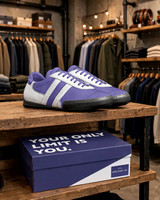 Indoor Soccer Style Striped Shoes: Grapo