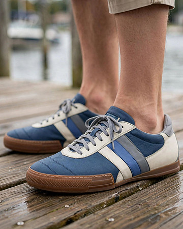8 Pantha: Striped Indoor Soccer Style Shoes