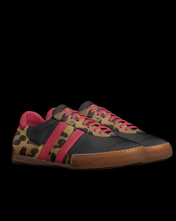 Striped Indoor Soccer Style Shoes: Levito