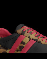 Striped Indoor Soccer Style Shoes: Levito
