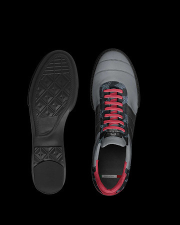7 Myrman: Striped Indoor Soccer Style Shoes