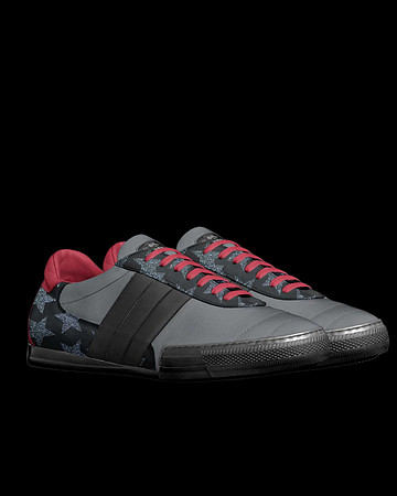7 Myrman: Striped Indoor Soccer Style Shoes