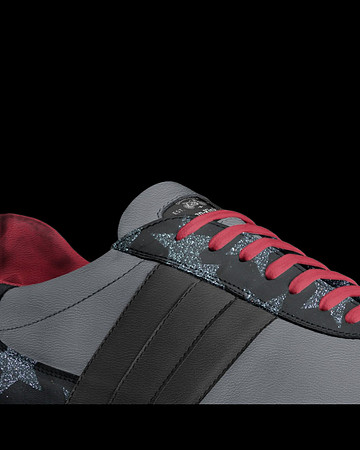 7 Myrman: Striped Indoor Soccer Style Shoes