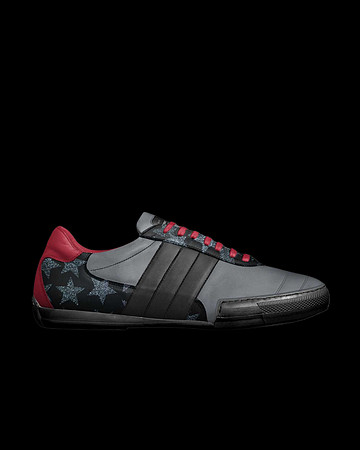7 Myrman: Striped Indoor Soccer Style Shoes