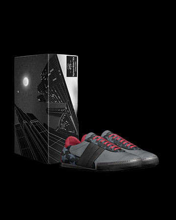 7 Myrman: Striped Indoor Soccer Style Shoes