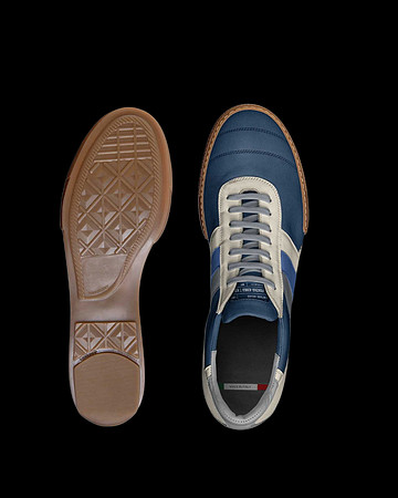 8 Pantha: Striped Indoor Soccer Style Shoes