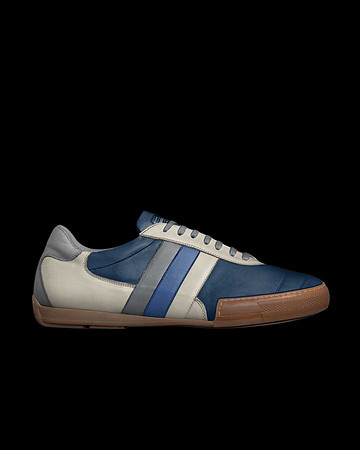 8 Pantha: Striped Indoor Soccer Style Shoes