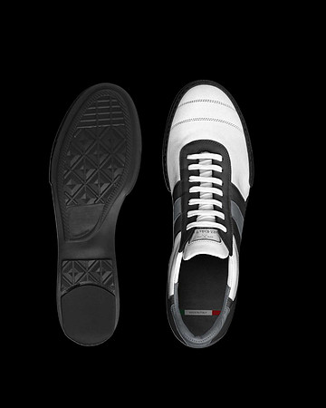 9 R8RZ: Striped Indoor Soccer Style Shoes