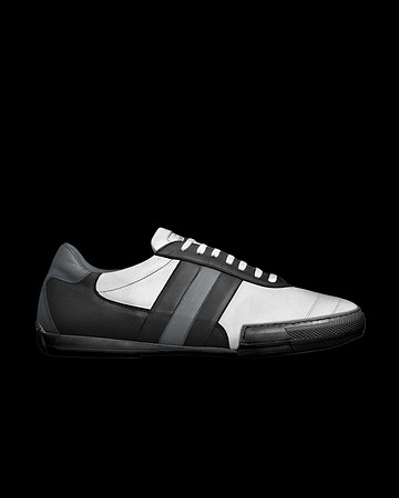 9 R8RZ: Striped Indoor Soccer Style Shoes