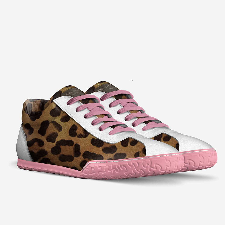 Sporty Low Top Shoes: VV2x