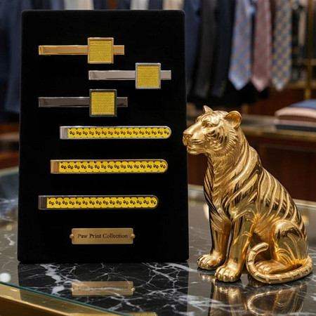 Neck Tie Bars: Cat Paws