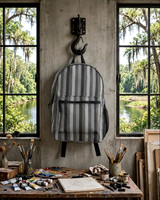 Backpack: Être Modeste (Modest Being)